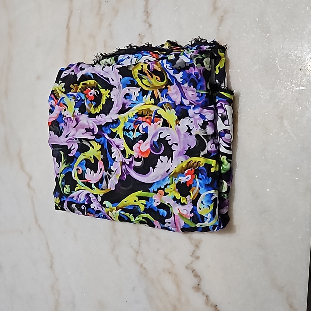 Versace - Picture 4 of 4